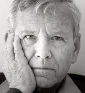 Amos Oz