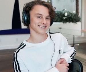 Wyatt Oleff